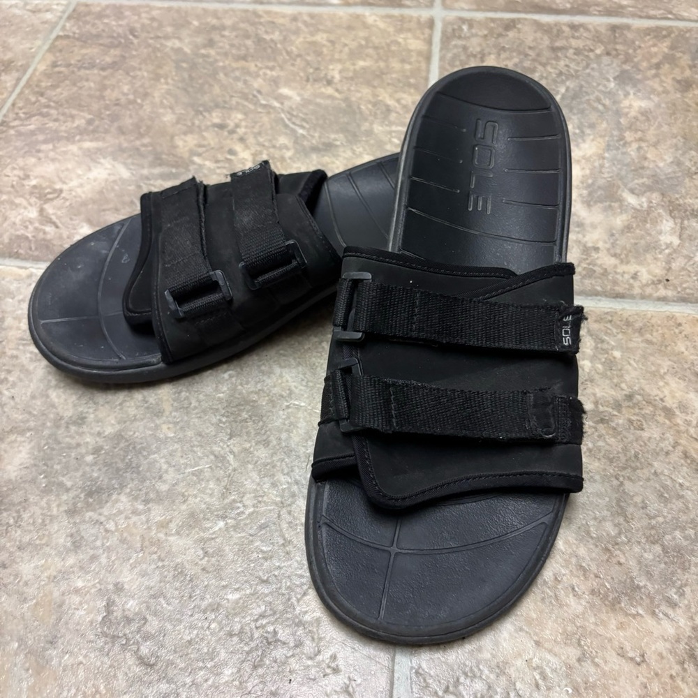 Men’s SOLE sandals. Black size 9. 42.5 euro. Healthy sandals! Good for your feet